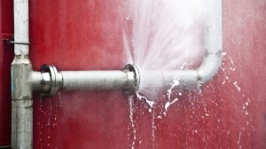 pipe-leak-spraying-water